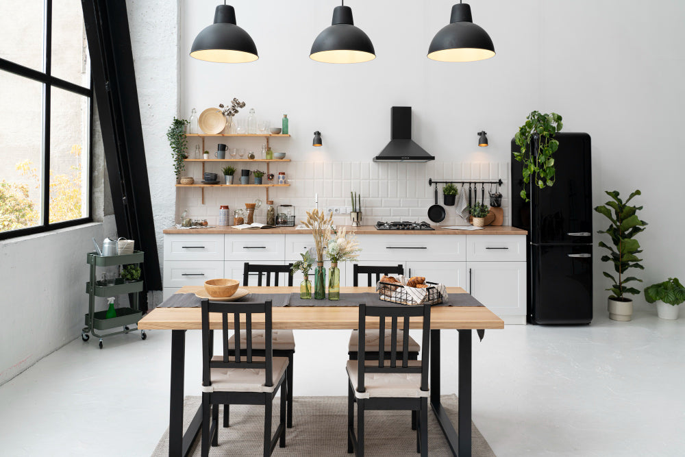 Kitchen & Dining